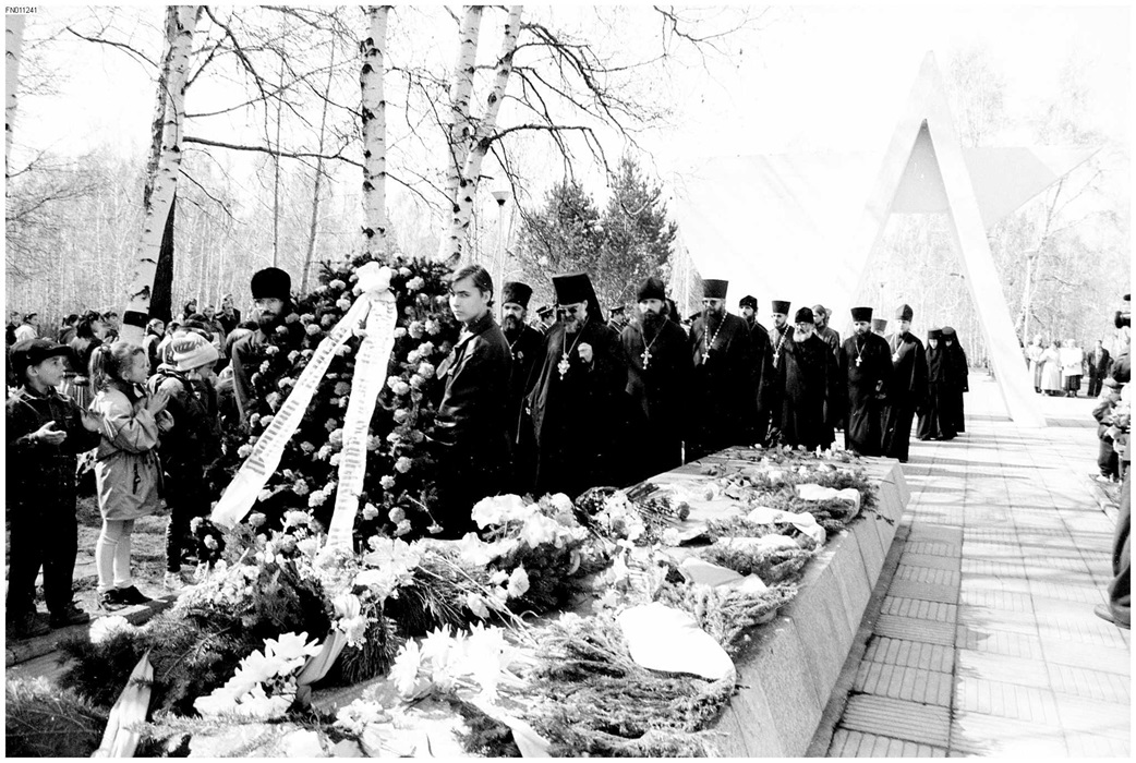 Мемориальный комплекс на Лисихинском кладбище, 8 мая 1995 года