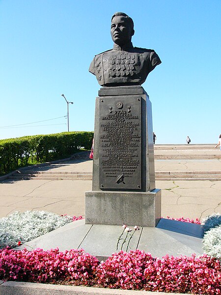 Памятник А.П. Белобородову в Иркутске. 12.08.2012 г.