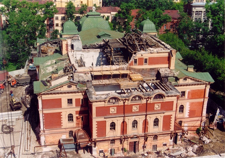 Реконструкция и реставрация театра (1997-1999)