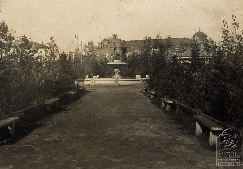 Фонтан в Александровском саду. 1918-1919 гг.