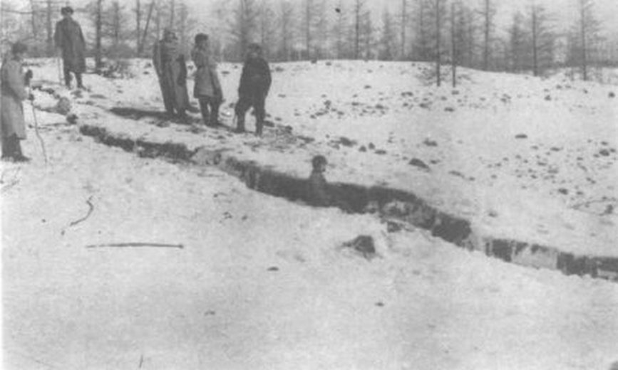 Трещина, возникшая в результате Мондинского землетрясения 1950 г.