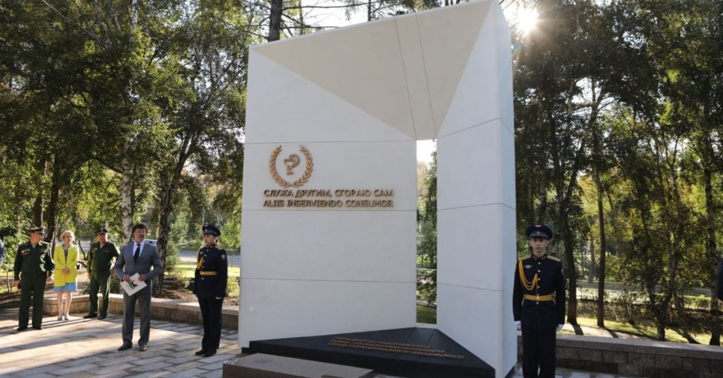 Памятник погибшим в борьбе с COVID-19 медикам