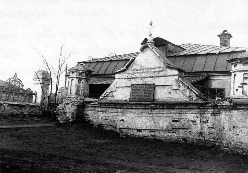 Памятный знак на месте бывшей деревянной Тихвинской церкви