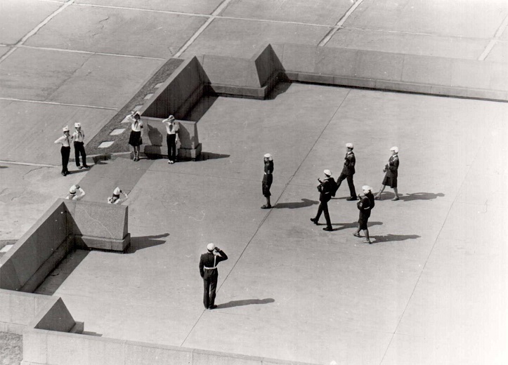 Июль 1975 года. Вместе со старшеклассниками на Пост №1 заступали пионеры