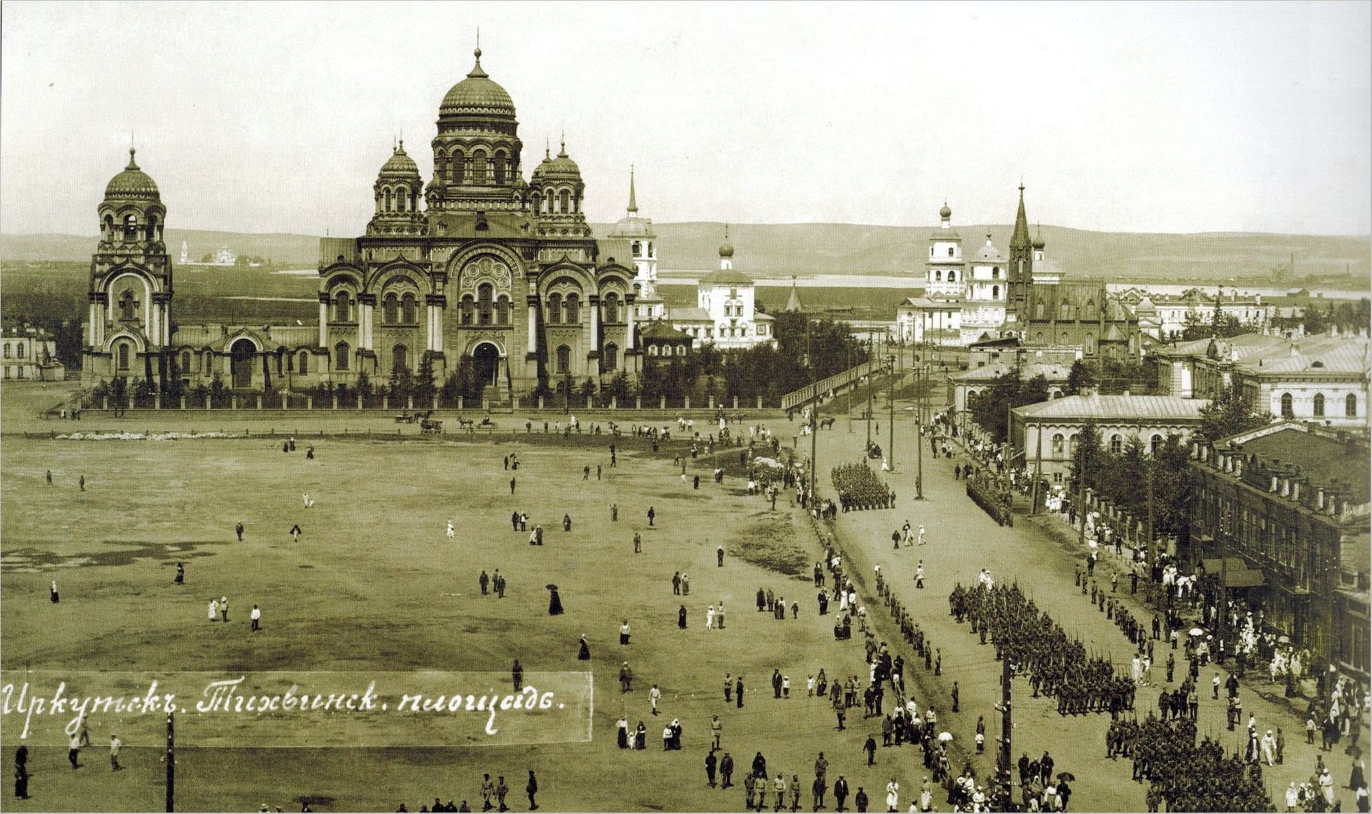 Солдаты Чехословацкого Легиона маршируют по Тихвинской площади, 1919-1920 гг.